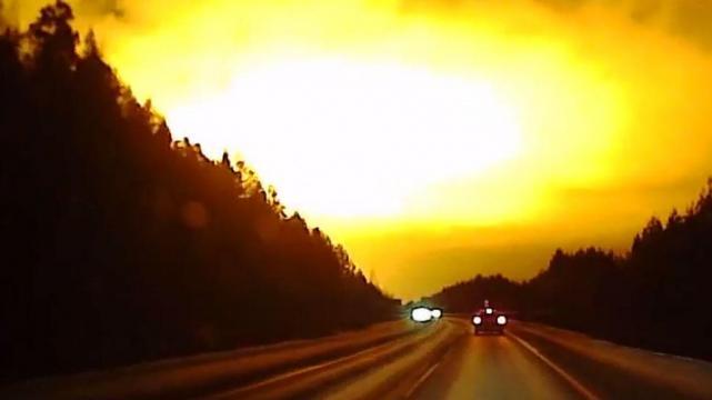 Misteriosa luz aparecida en el cielo de Rusia transformó la noche en día-0