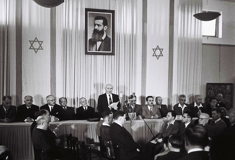 David Ben-Gurion hace la Declaración de Independencia del Estado de Israel