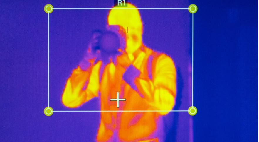 Así es la primera chaqueta invisible a las cámaras infrarrojas 