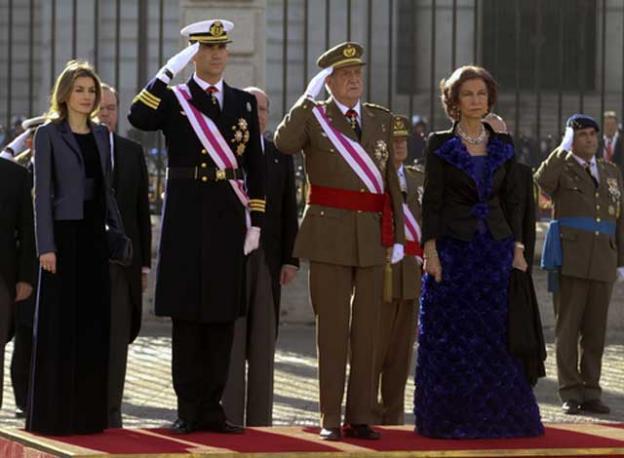 Abdicó el rey Juan Carlos de España en favor de su heredero, el príncipe Felipe-0