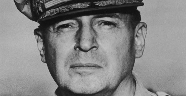 Douglas MacArthur-0