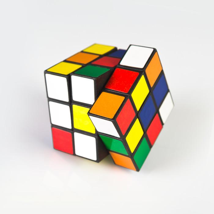 Erno Rubik inventa el Cubo Mágico -0