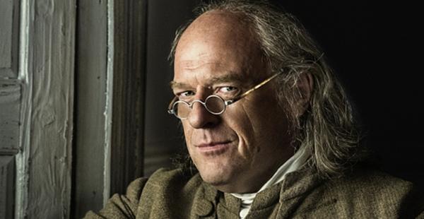 Benjamin Franklin interpretado por Dean Norris-0