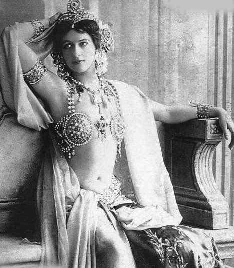 Mata Hari es condenada a muerte por espionaje-0