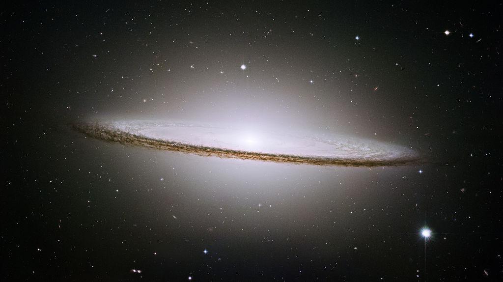 Extraña señal luminosa sobre el centro de nuestra galaxia desconcierta a los científicos-0