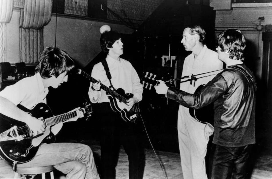 Murió George Martin, el quinto Beatle -0